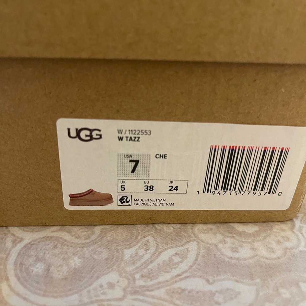 Ugg Slipper - image 2